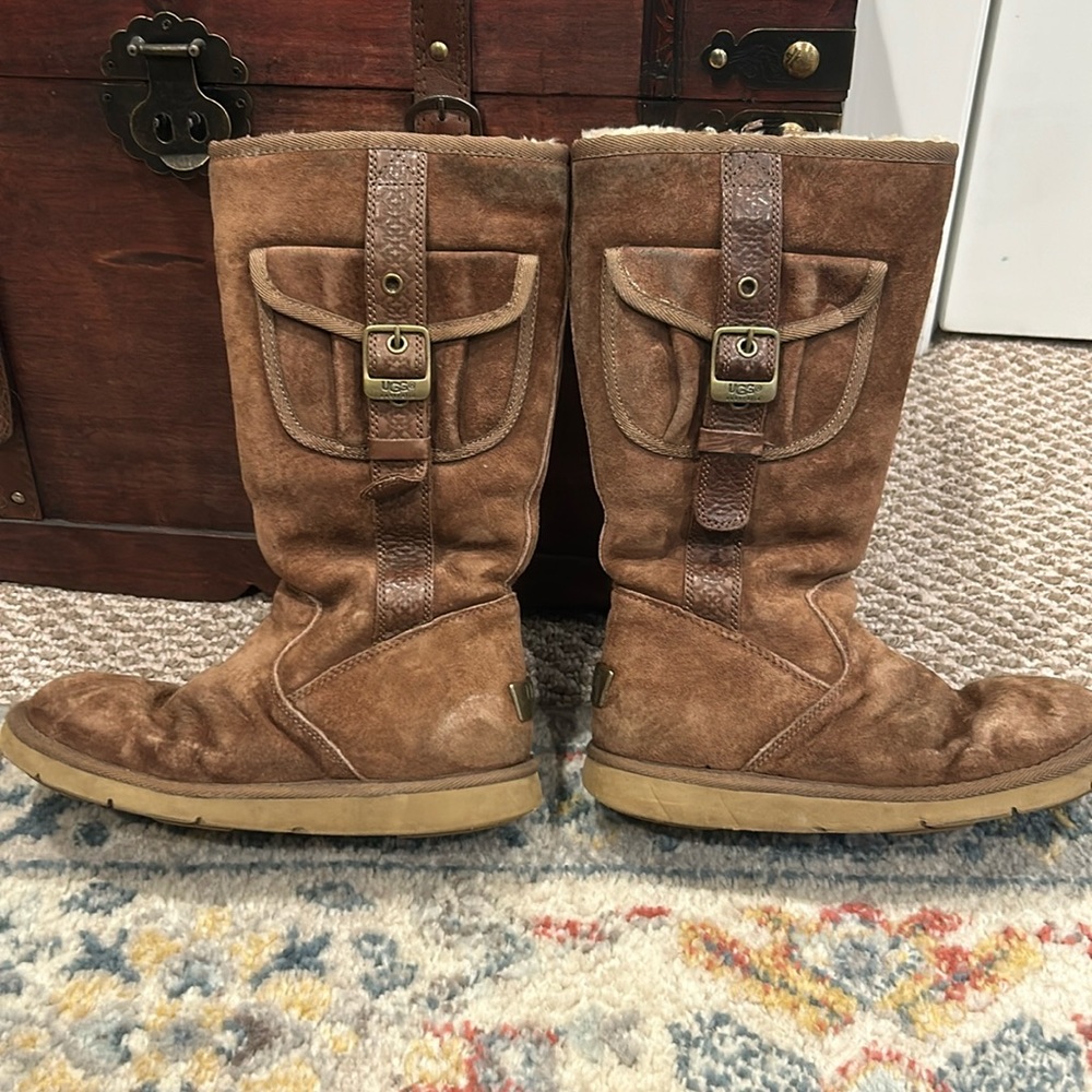 Gently worn UGG boots brown size 7